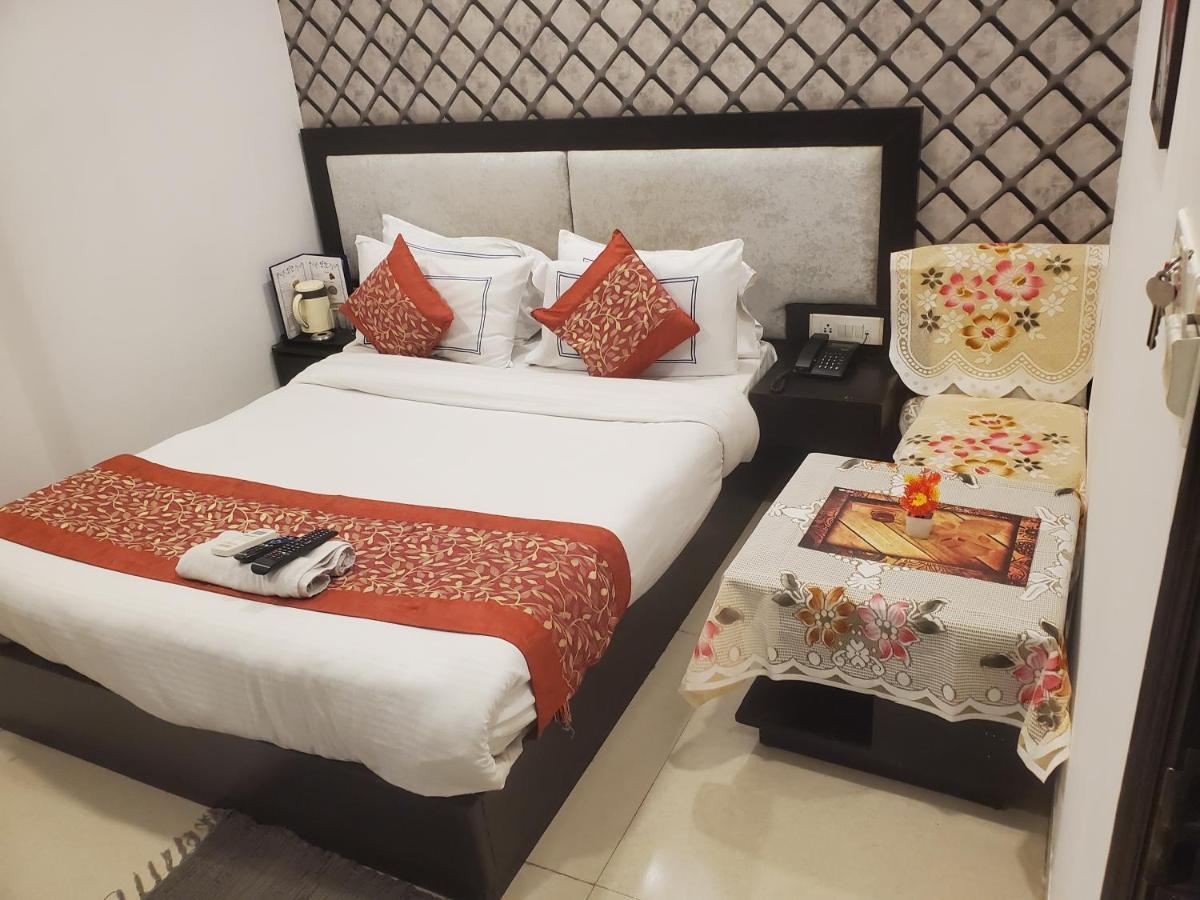 Hotel Aashiyana Inn Νέο Δελχί Εξωτερικό φωτογραφία