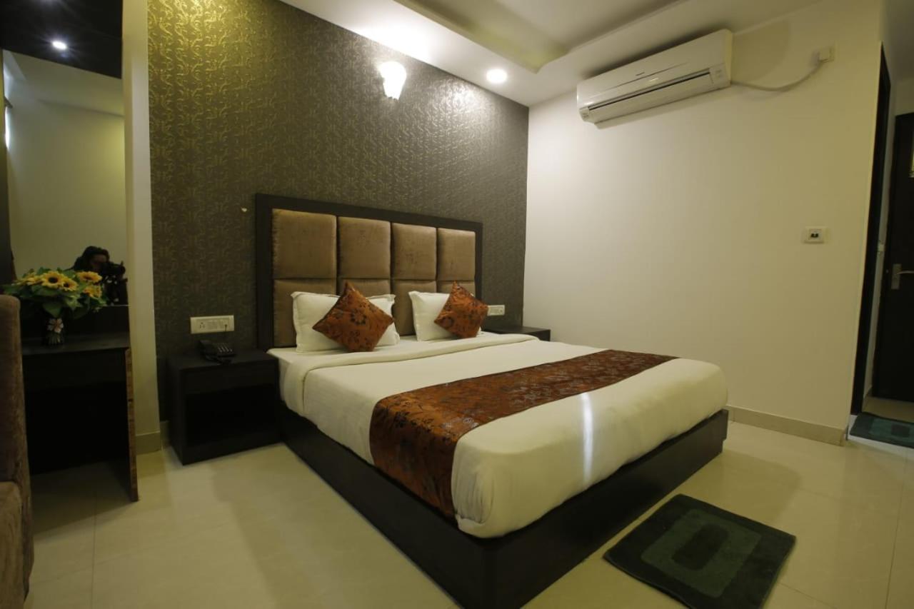 Hotel Aashiyana Inn Νέο Δελχί Εξωτερικό φωτογραφία