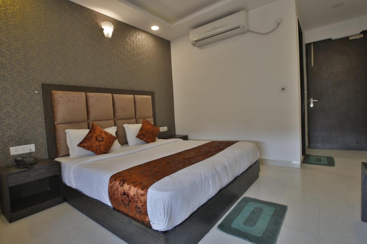 Hotel Aashiyana Inn Νέο Δελχί Εξωτερικό φωτογραφία