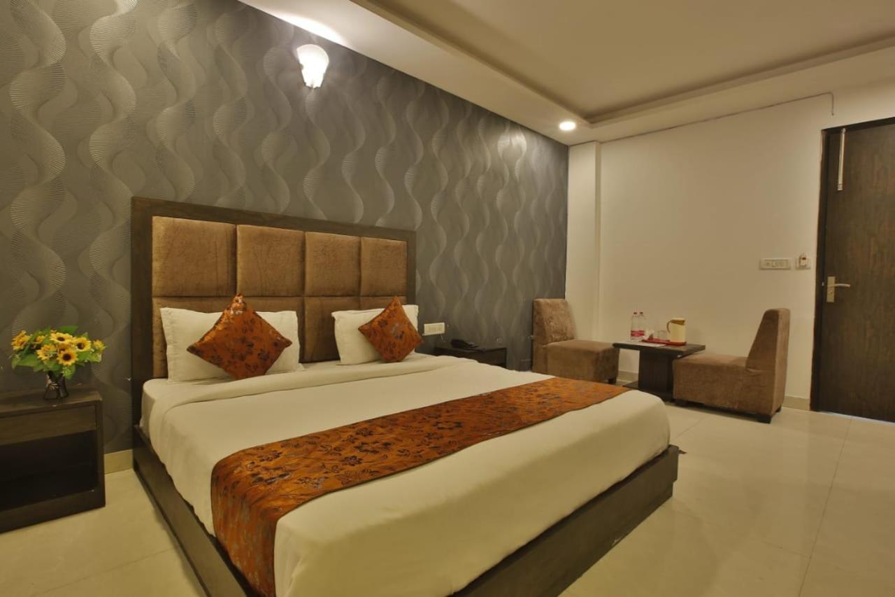 Hotel Aashiyana Inn Νέο Δελχί Εξωτερικό φωτογραφία