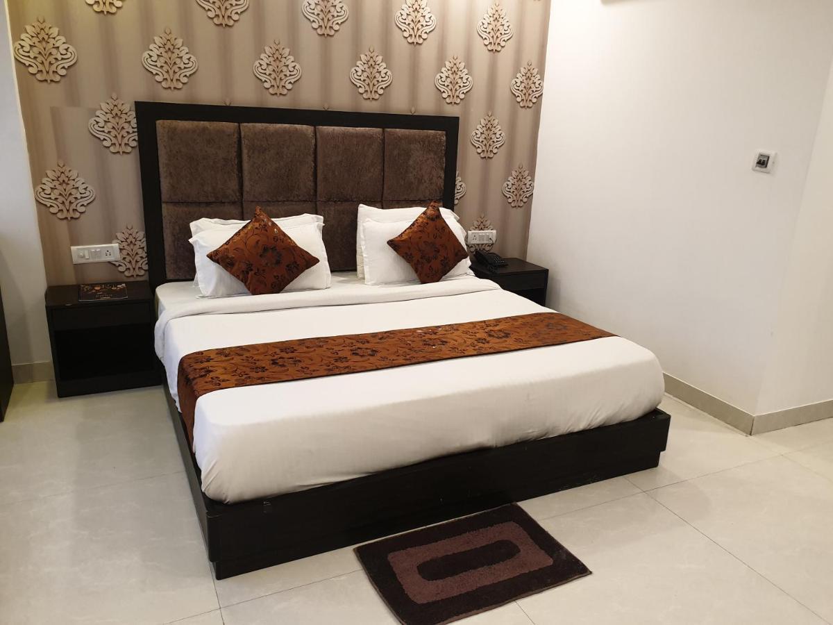 Hotel Aashiyana Inn Νέο Δελχί Εξωτερικό φωτογραφία
